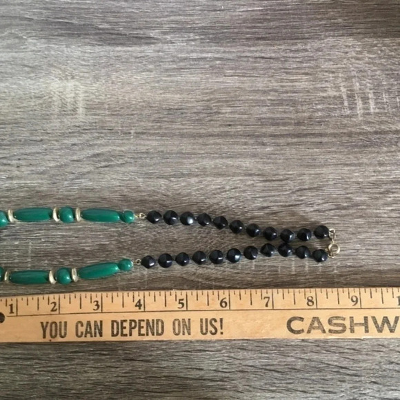 Vtg green and black beaded necklace - Picture 4 of 4